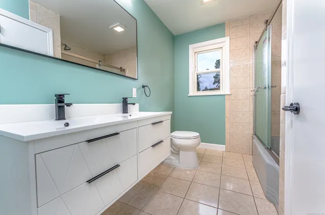 $412,500 | 8 Bonnie Lane, Waterbury, CT 06705