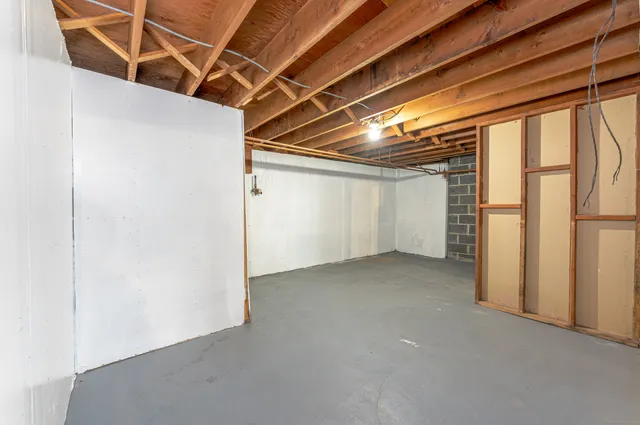 $412,500 | 8 Bonnie Lane, Waterbury, CT 06705