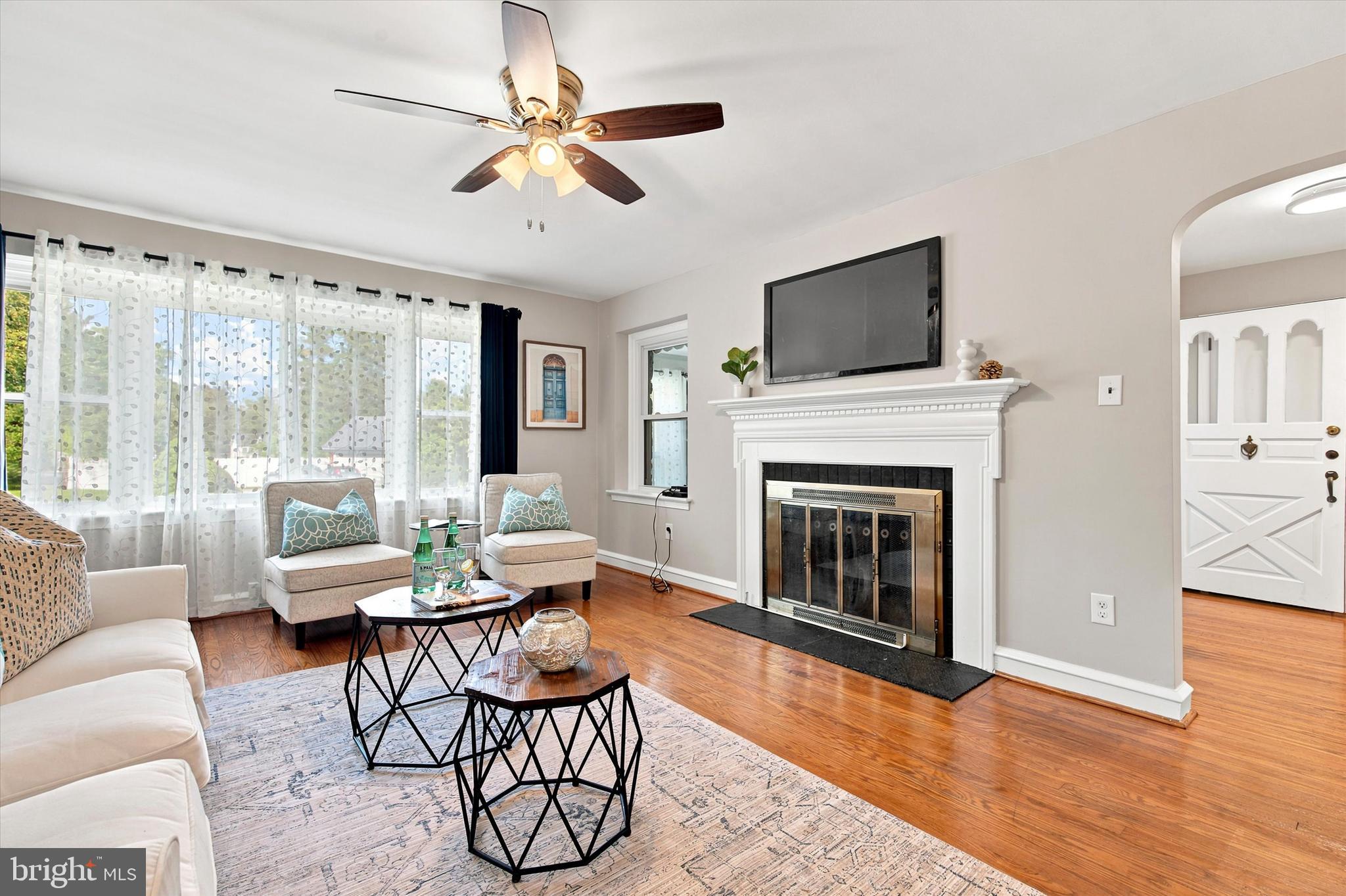 411 Osborne Lane Wallingford, PA 19086 - Photo 5 of 58