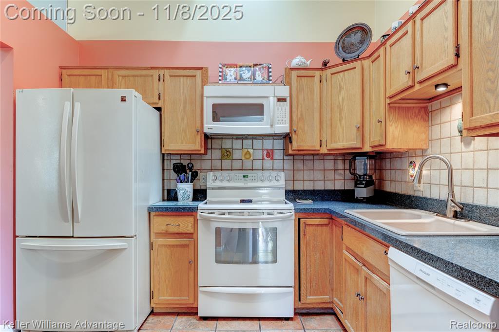 22166 Edgewater Novi, MI 48375 - Photo 10 of 32 Gallery Image 10