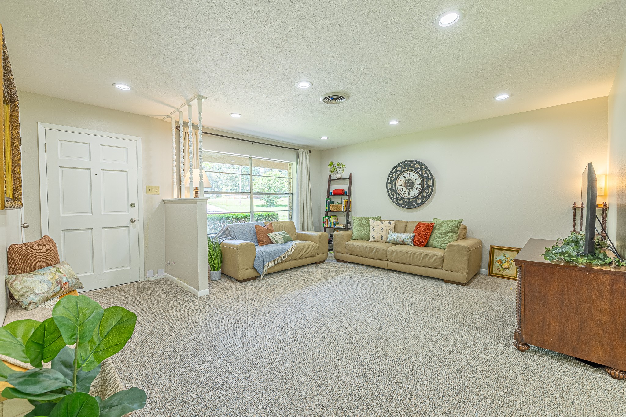 1009 Fish Hatchery Road Huntsville, TX 77320 - Photo 4 of 16 a living room with furniture and a large window