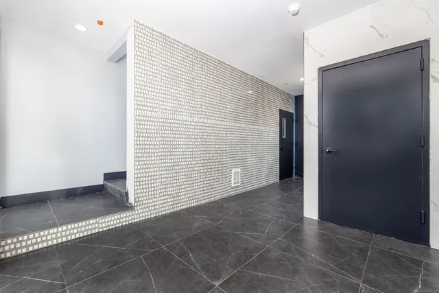 $1,300 | 1252 Main Street, Unit 303, East Hartford, CT 06108