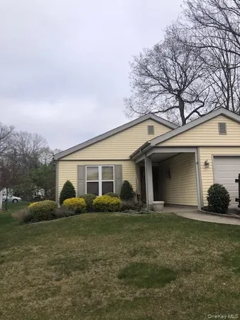 $450,000 | 8 Coventry Court, Ridge, NY 11961