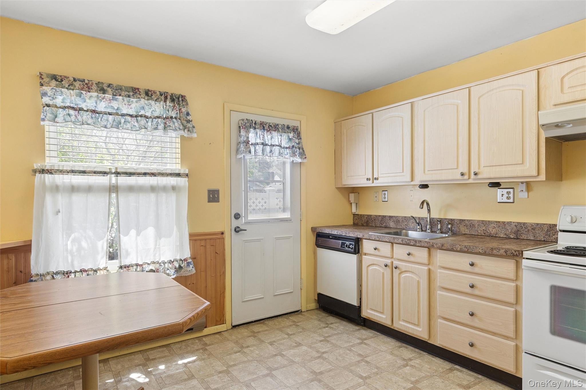 8 Coventry Court Ridge, NY 11961 - Photo 5 of 21 a kitchen with granite countertop a sink and a stove