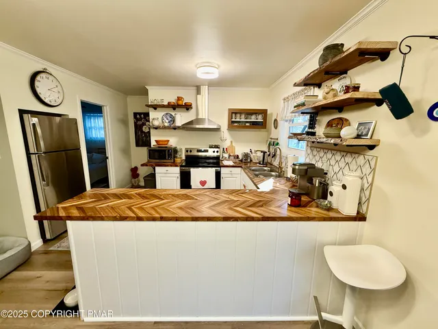 $2,200 | 2160 Titania Road, Tobyhanna, PA 18466