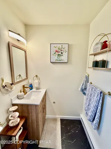 $2,200 | 2160 Titania Road, Tobyhanna, PA 18466