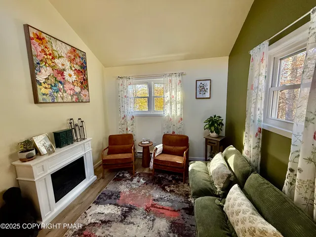 $2,200 | 2160 Titania Road, Tobyhanna, PA 18466