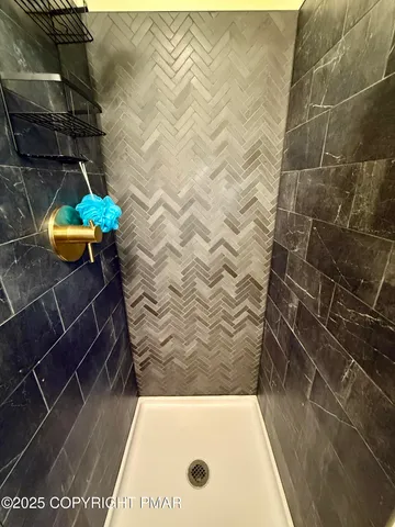 $2,200 | 2160 Titania Road, Tobyhanna, PA 18466