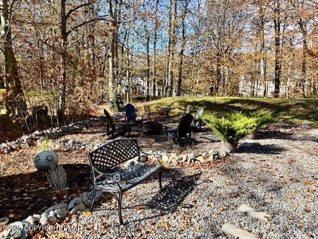 $2,200 | 2160 Titania Road, Tobyhanna, PA 18466