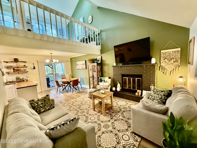 $2,200 | 2160 Titania Road, Tobyhanna, PA 18466