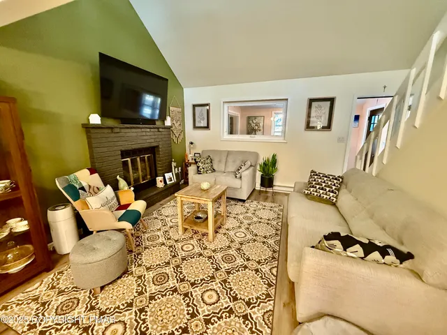 $2,200 | 2160 Titania Road, Tobyhanna, PA 18466