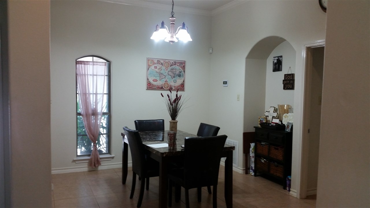 2096 Lima Loop Laredo, TX 78045 - Photo 4 of 7 Gallery Image 4