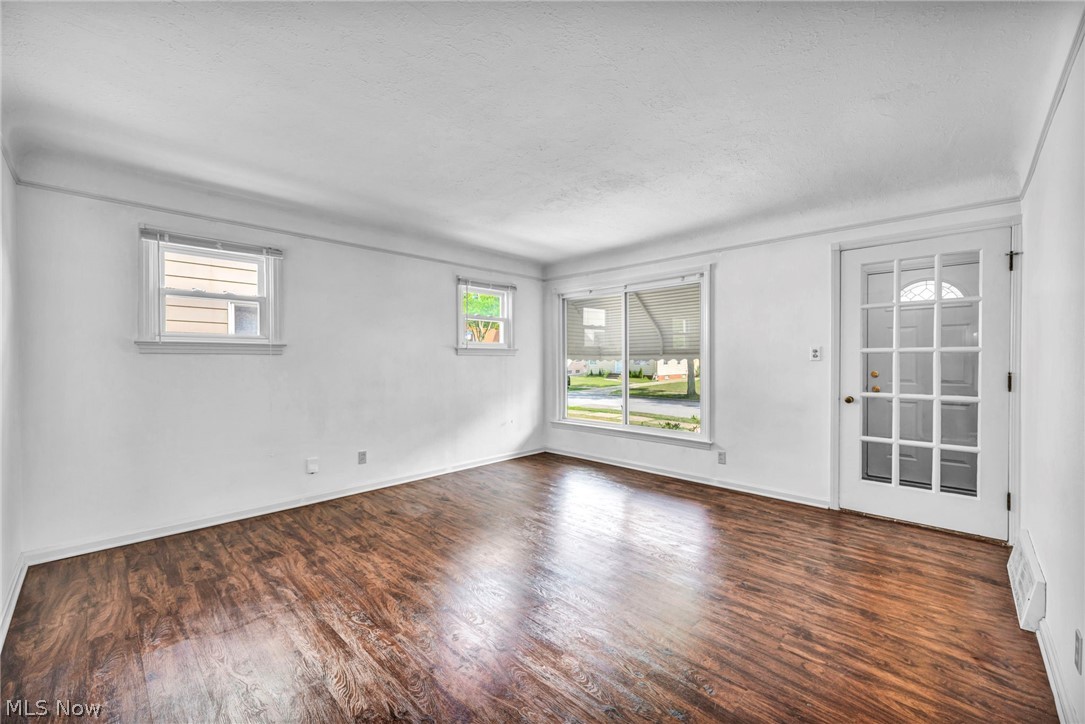 4213 Harwood Road South Euclid, OH 44121 - Photo 5 of 38