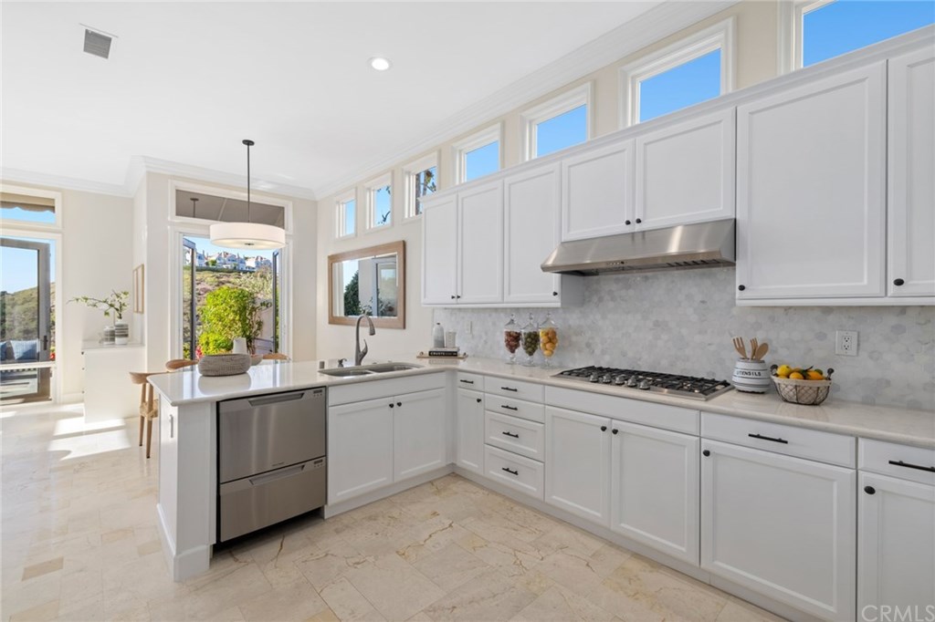 12 Sugar Pine Road Newport Coast, CA 92657 - Photo 16 of 45 Kitchen.