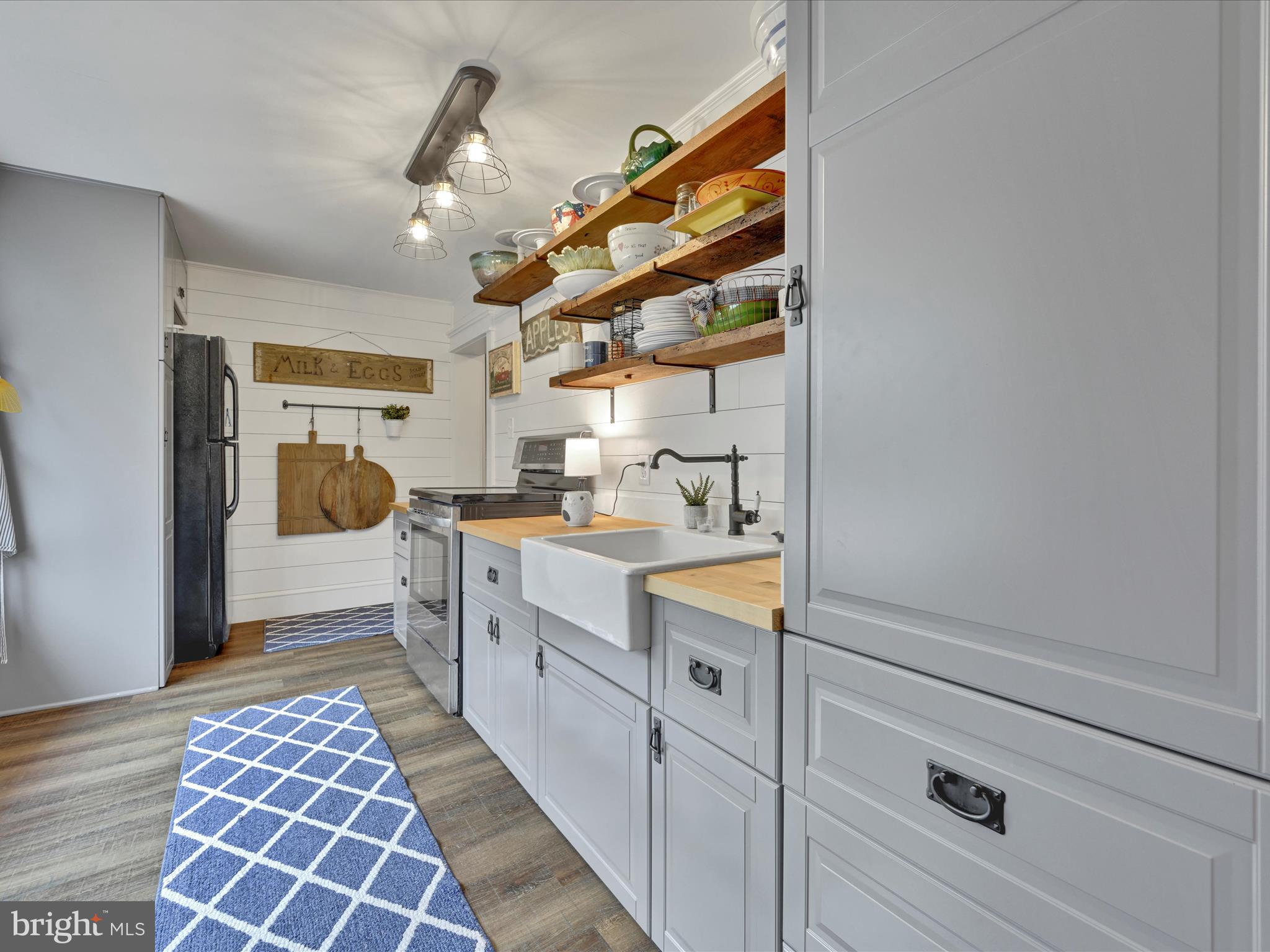690 Old Pike Lititz, PA 17543 - Photo 17 of 62 kitchen