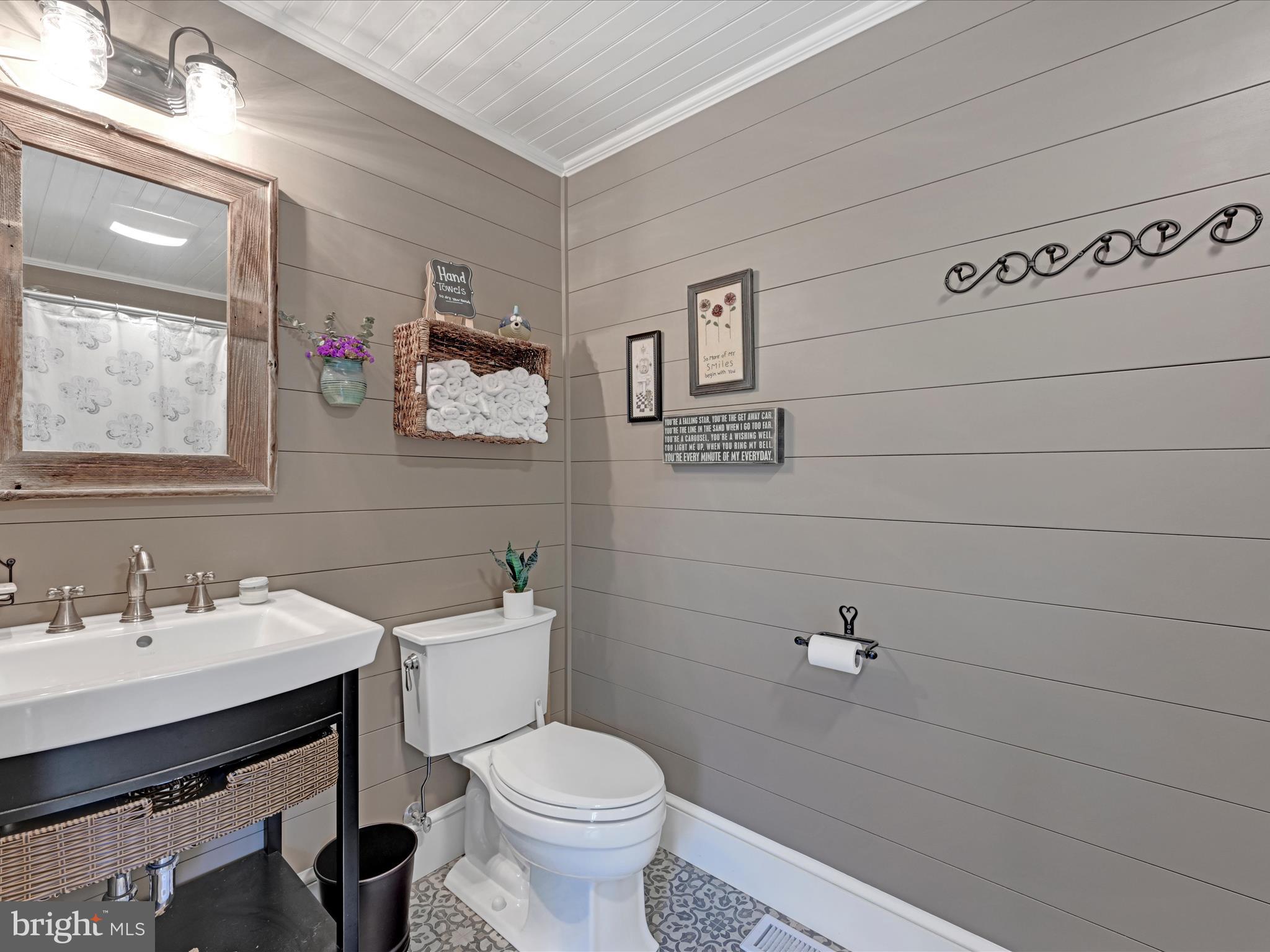 690 Old Pike Lititz, PA 17543 - Photo 25 of 62 Bathroom