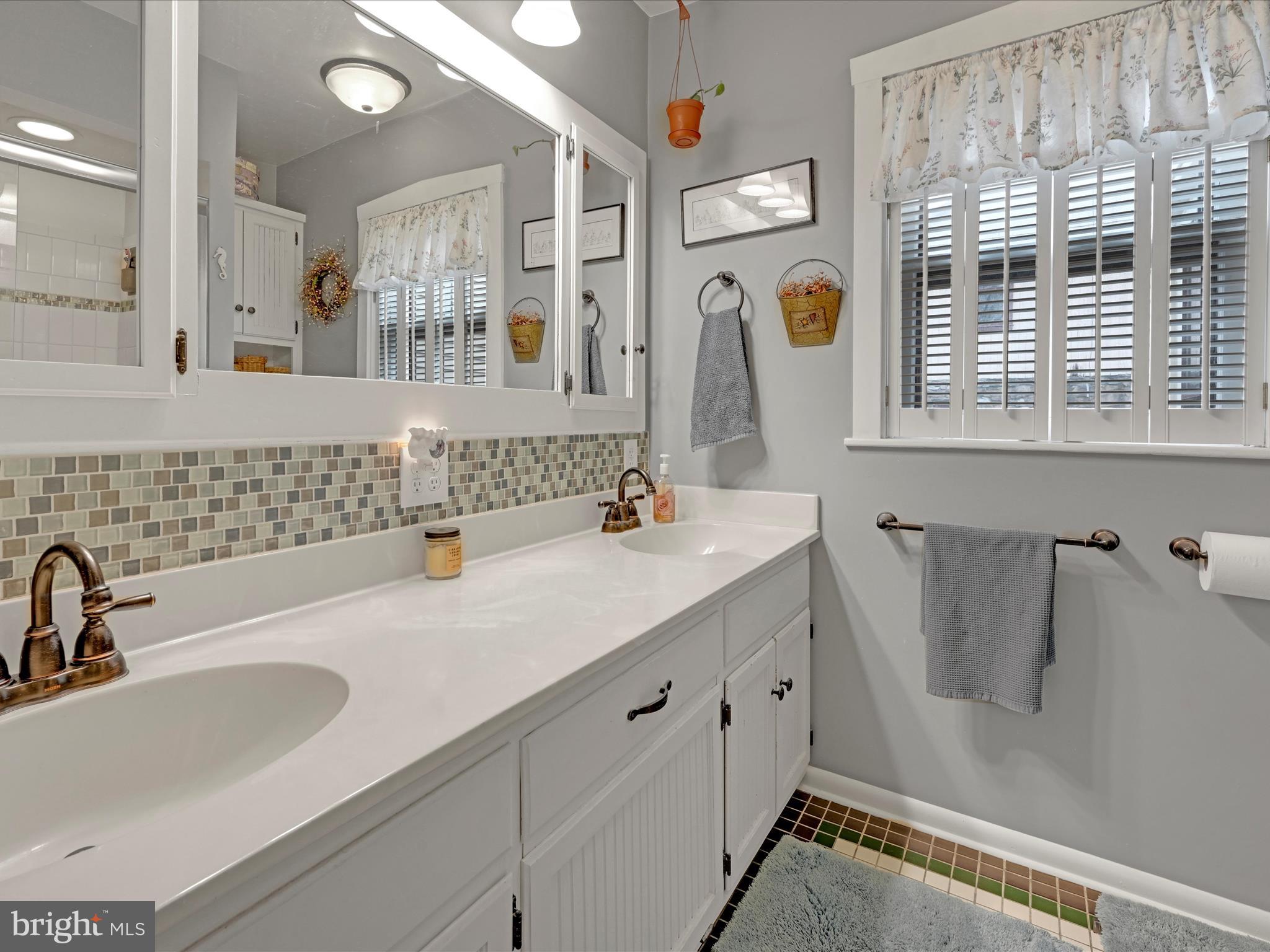 690 Old Pike Lititz, PA 17543 - Photo 30 of 62 Primary Bathroom