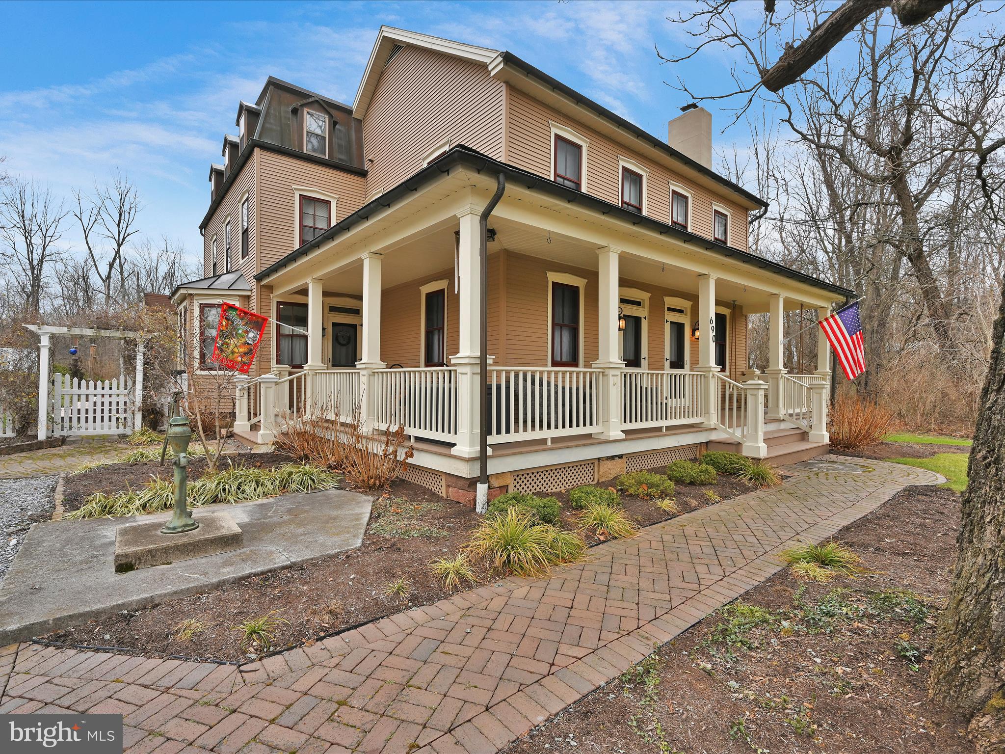 690 Old Pike Lititz, PA 17543 - Photo 3 of 62 Front
