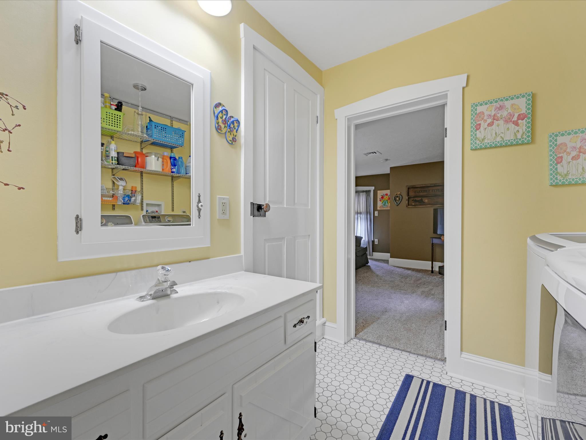 690 Old Pike Lititz, PA 17543 - Photo 38 of 62 Laundry Room