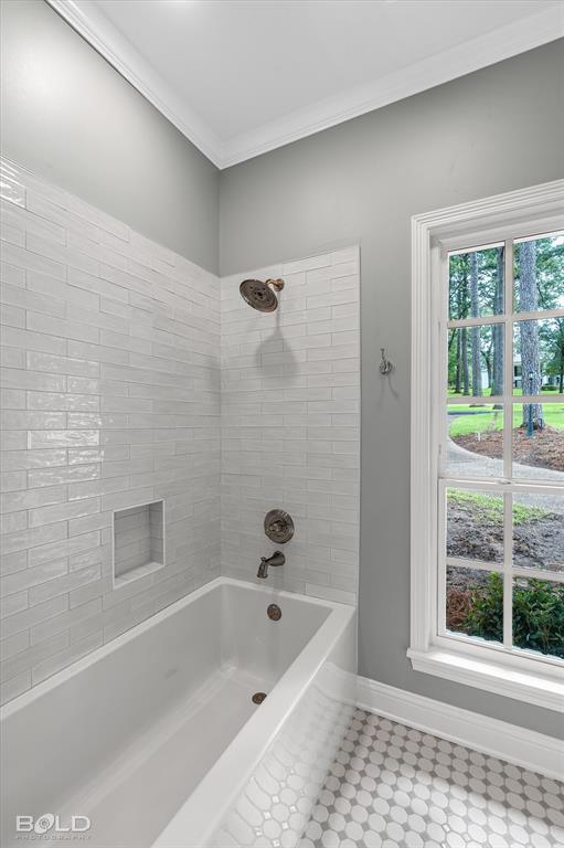 6012 East Ridge Drive Shreveport, LA 71106 - Photo 24 of 40 Jack & Jill Bathroom Tub Shower