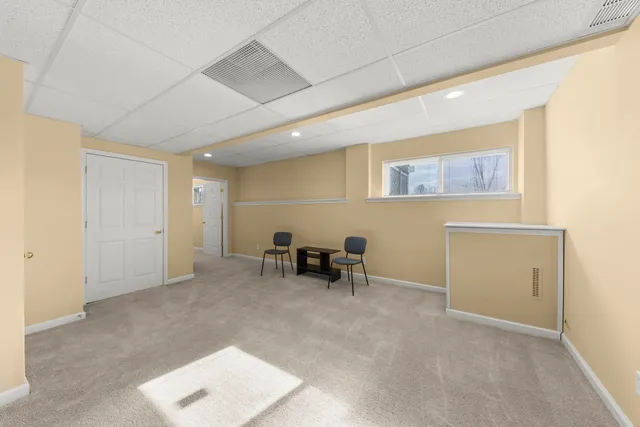 a view of livingroom with furniture