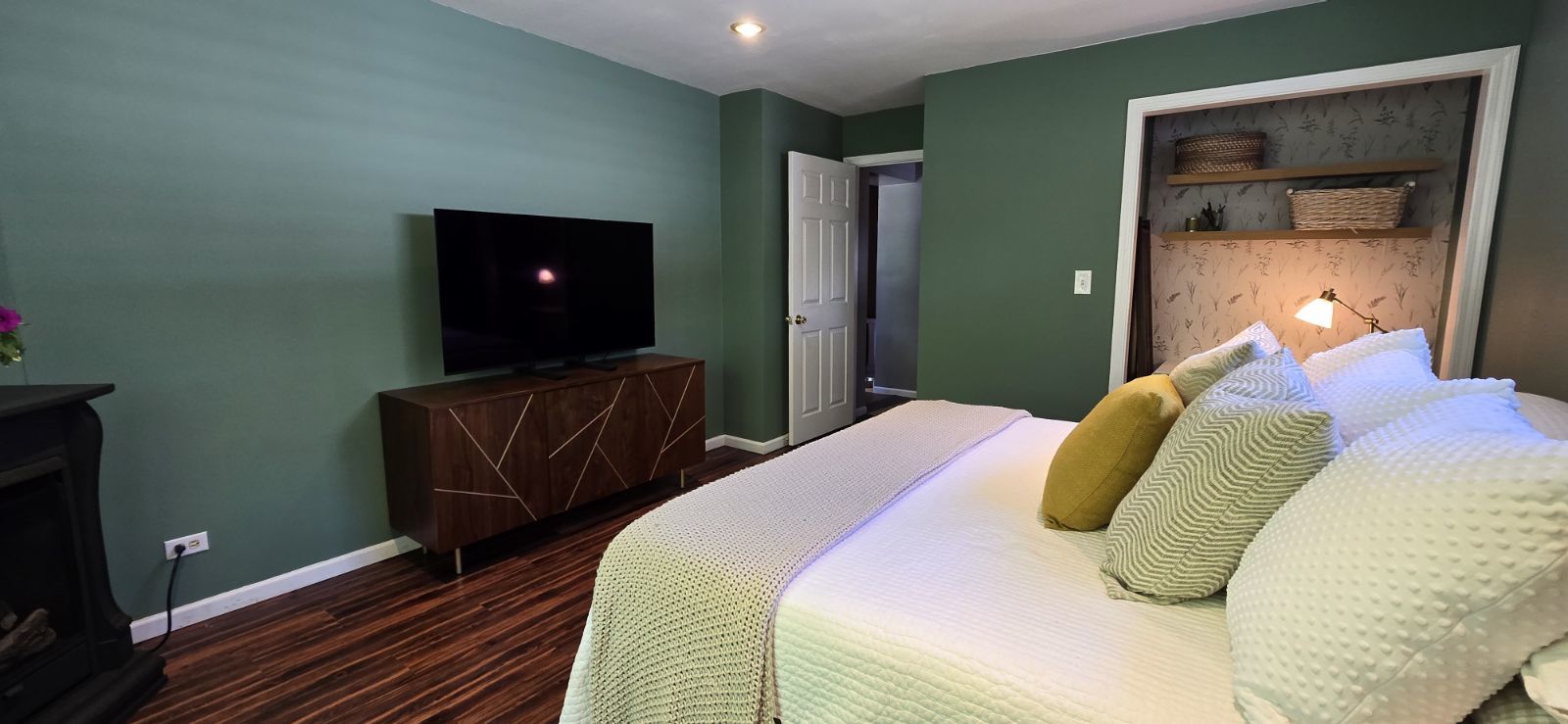 2107 Ewing Avenue Evanston, IL 60201 - Photo 16 of 36 a bedroom with a bed and a flat screen tv