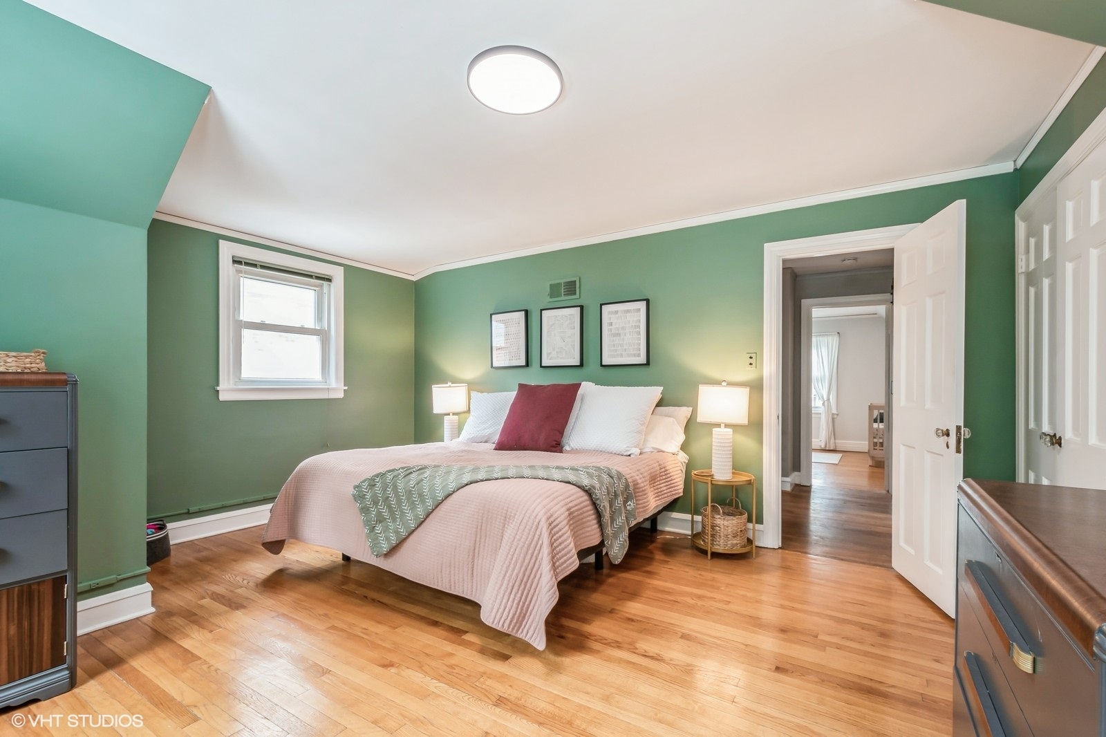 2107 Ewing Avenue Evanston, IL 60201 - Photo 24 of 36 a spacious bedroom with a bed and a large mirror