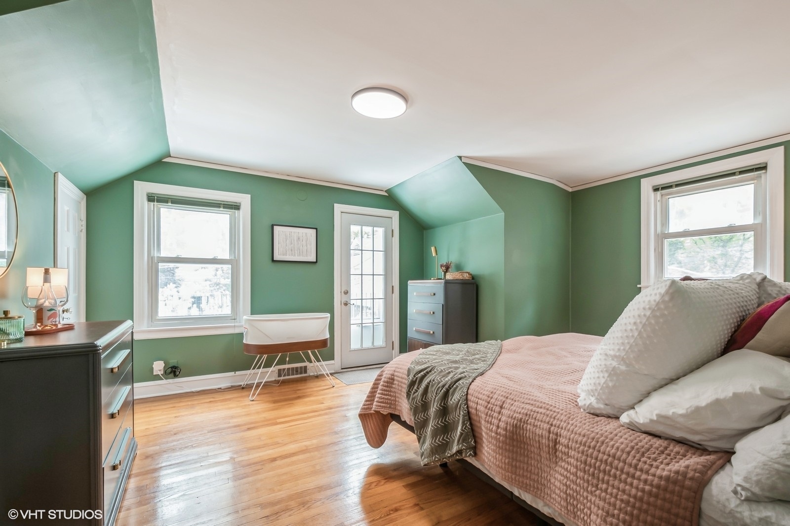 2107 Ewing Avenue Evanston, IL 60201 - Photo 25 of 36 a bedroom with a large bed and windows