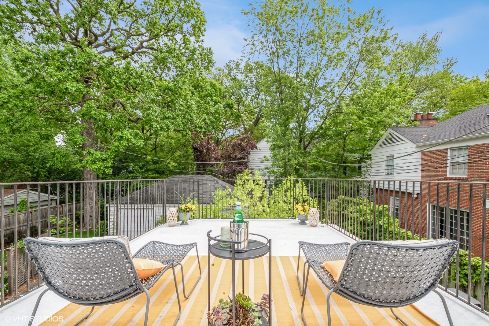 2107 Ewing Avenue Evanston, IL 60201 - Photo 26 of 36 a view of a table and chairs in the patio