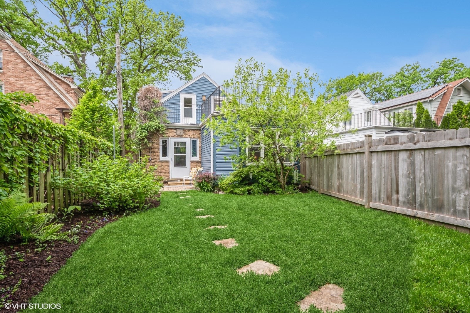 2107 Ewing Avenue Evanston, IL 60201 - Photo 30 of 36 a backyard of a house with lots of green space
