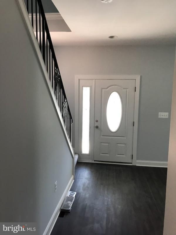8612 Oak Road Baltimore, MD 21219 - Photo 2 of 24 Foyer/Living Room Entrance