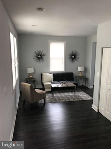 8612 Oak Road Baltimore, MD 21219 - Photo 12 of 24 Living Room