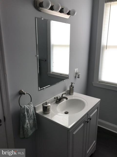 8612 Oak Road Baltimore, MD 21219 - Photo 21 of 24 Bath