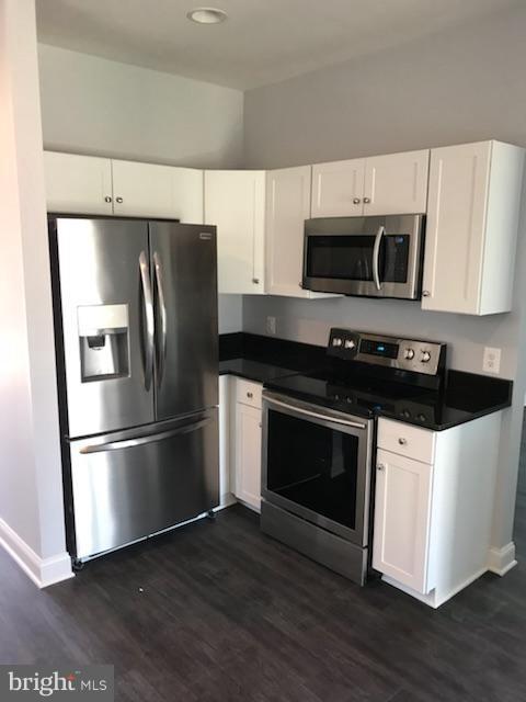8612 Oak Road Baltimore, MD 21219 - Photo 5 of 24 Brand New Kitchen/Appliances