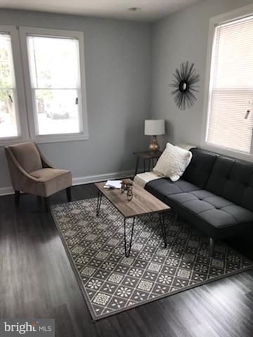 8612 Oak Road Baltimore, MD 21219 - Photo 9 of 24 Living Room