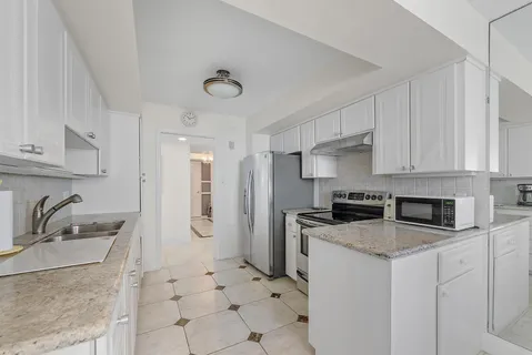 $699,000 | 5380 North Ocean Drive, Unit 12F, Singer Island, FL 33404