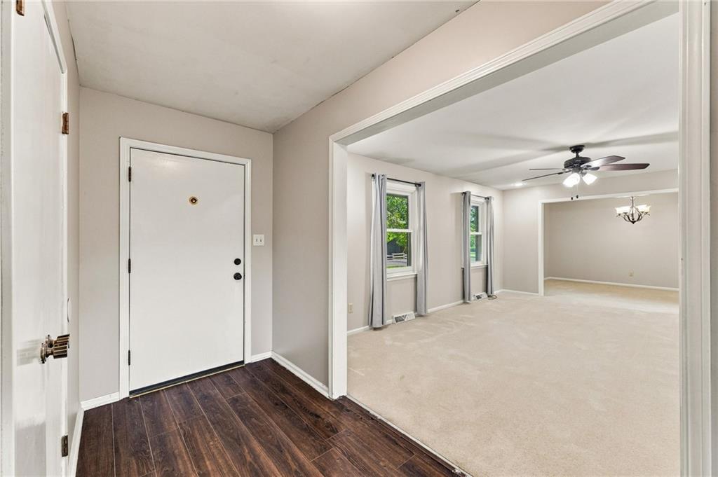 6830 Northwest Cross Road Parkville, MO 64152 - Photo 4 of 46 Gallery Image 4