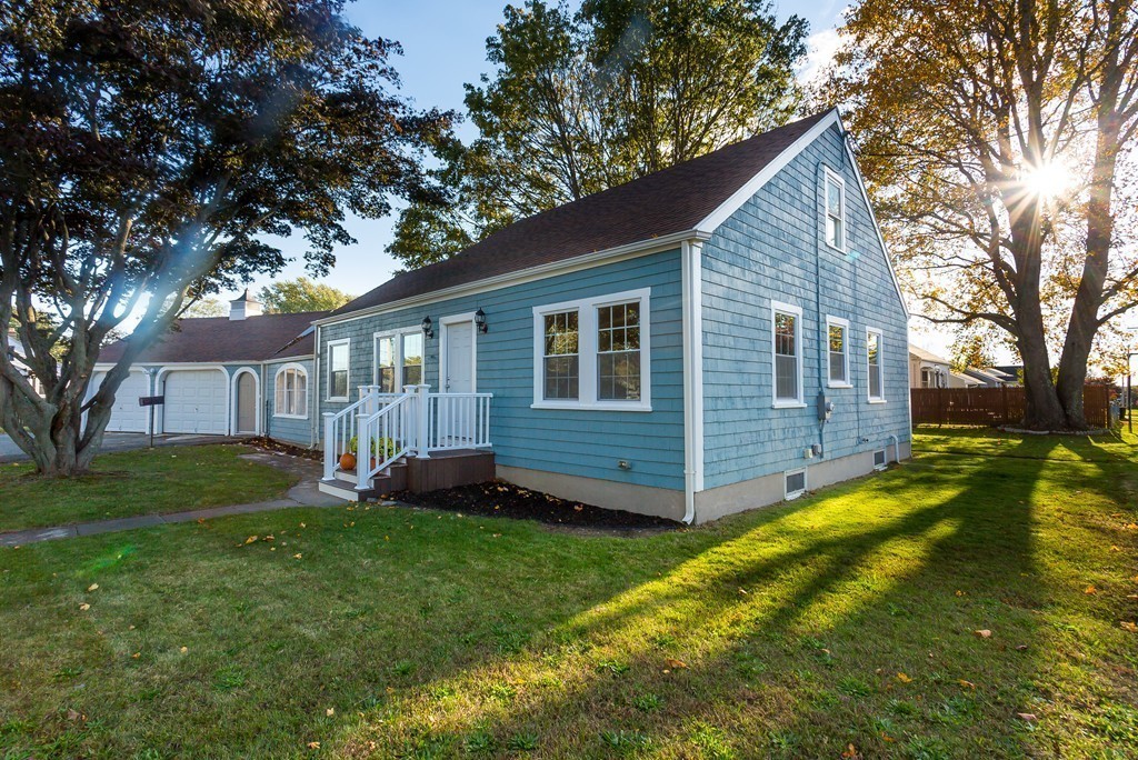 98 Sconticut Neck Road Fairhaven, MA 02719 - Photo 4 of 26 Gallery Image 4