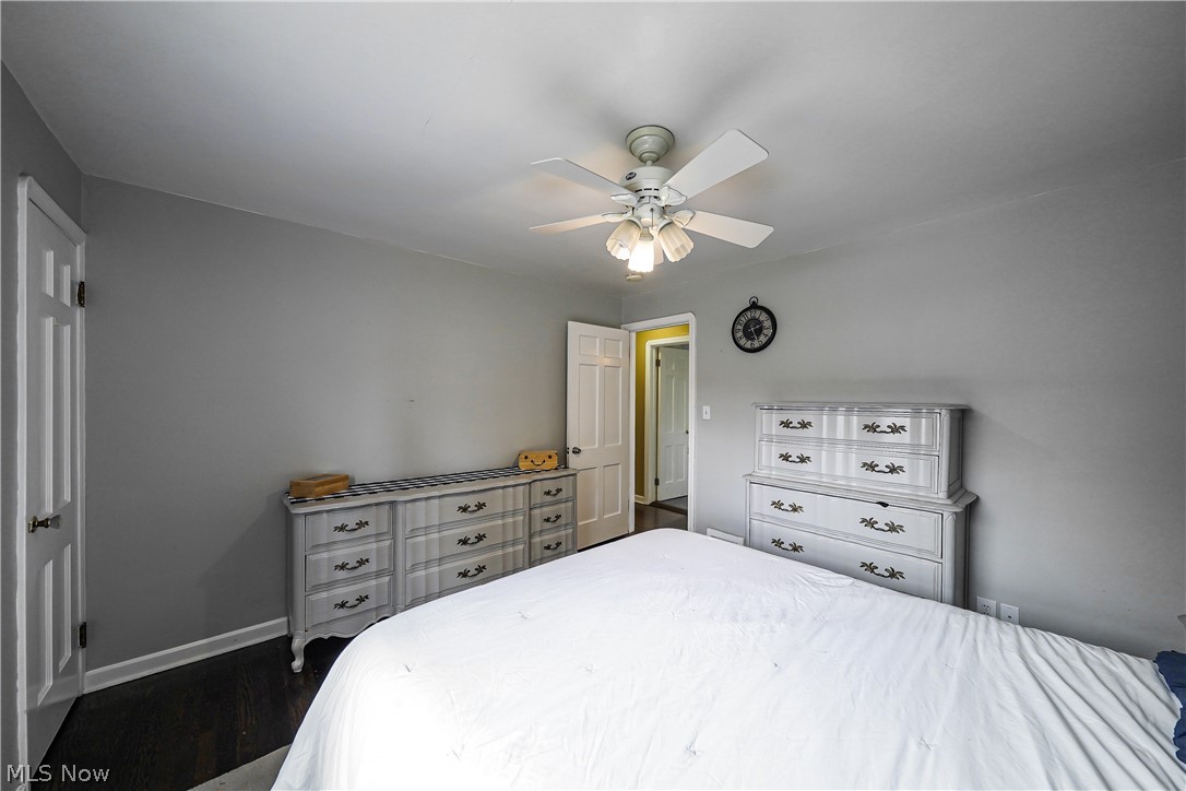 5695 Shawnee Road Cleveland, OH 44124 - Photo 12 of 31 First Floor Owner's Bedroom