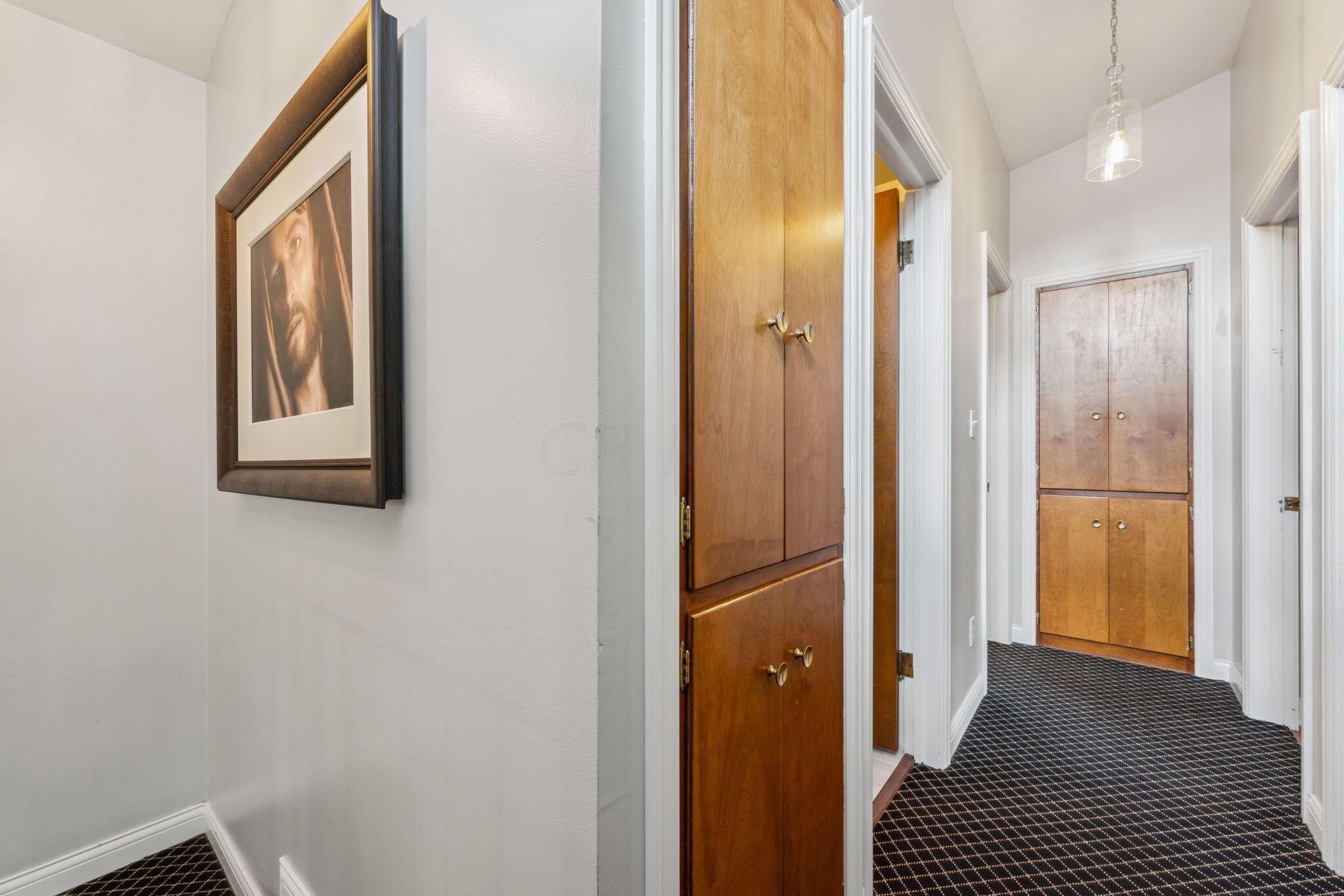 4103 Winfield Road Columbus, OH 43220 - Photo 45 of 91 Upstairs Hallway