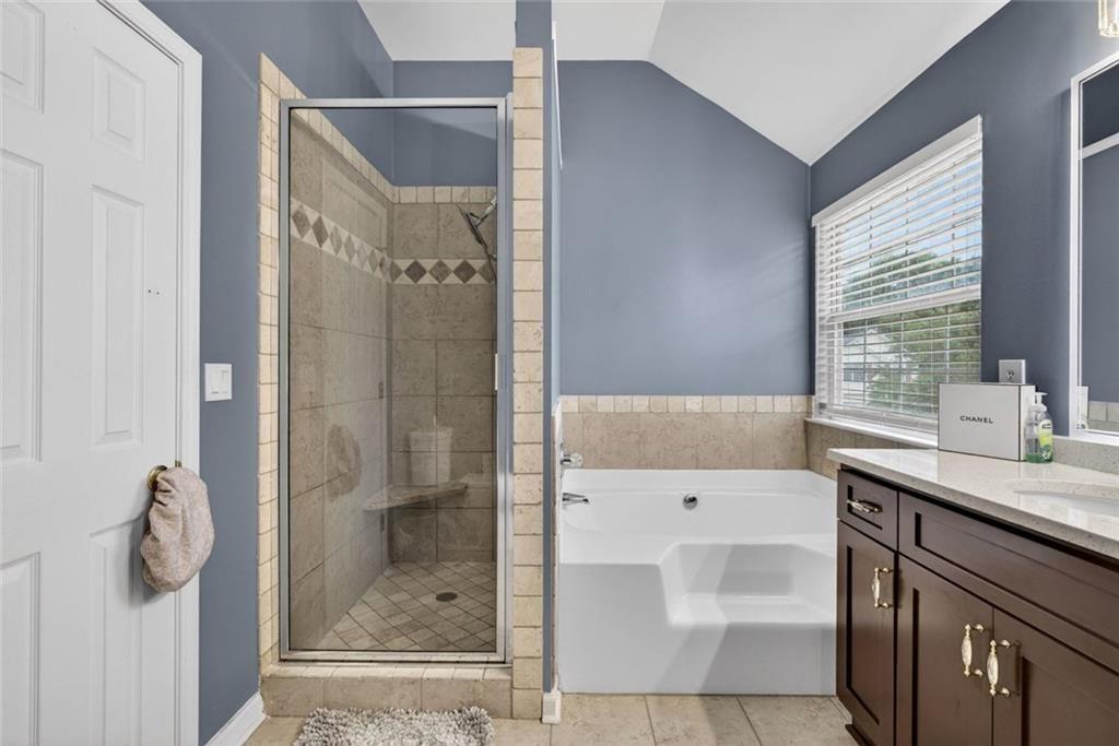 45 Windscape Drive Covington, GA 30016 - Photo 25 of 39 a bathroom with a tub shower sink and mirror