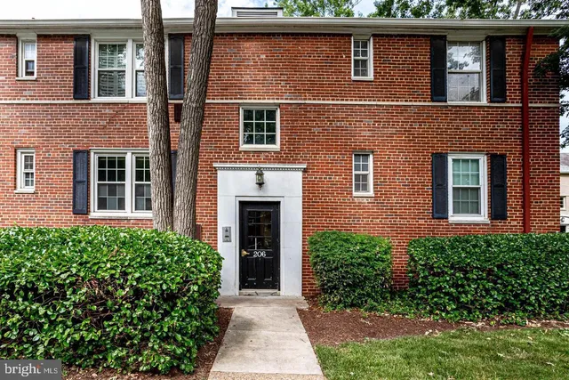 $2,050 | 206 North George Mason Drive, Unit 1, Arlington, VA 22203