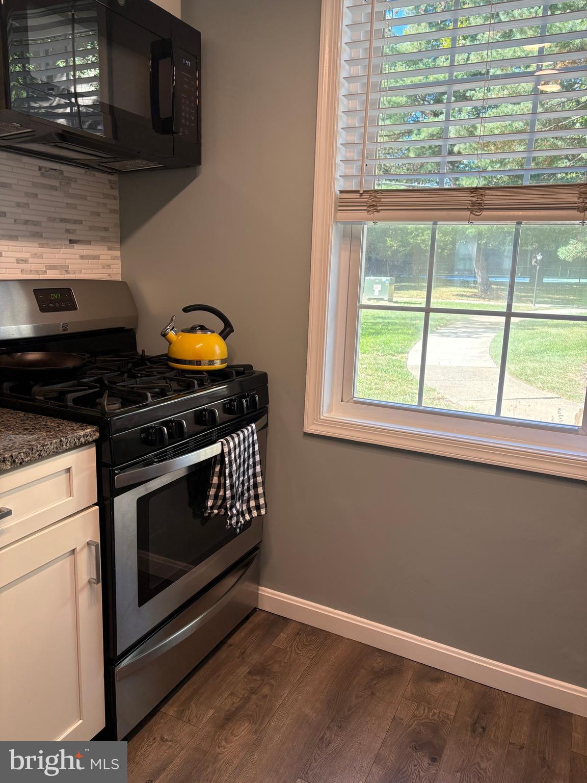 206 North George Mason Drive, Unit 1 Arlington, VA 22203 - Photo 11 of 28 a kitchen with a stove and a microwave