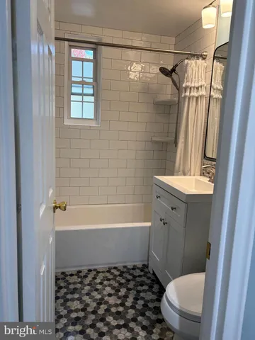 $2,050 | 206 North George Mason Drive, Unit 1, Arlington, VA 22203