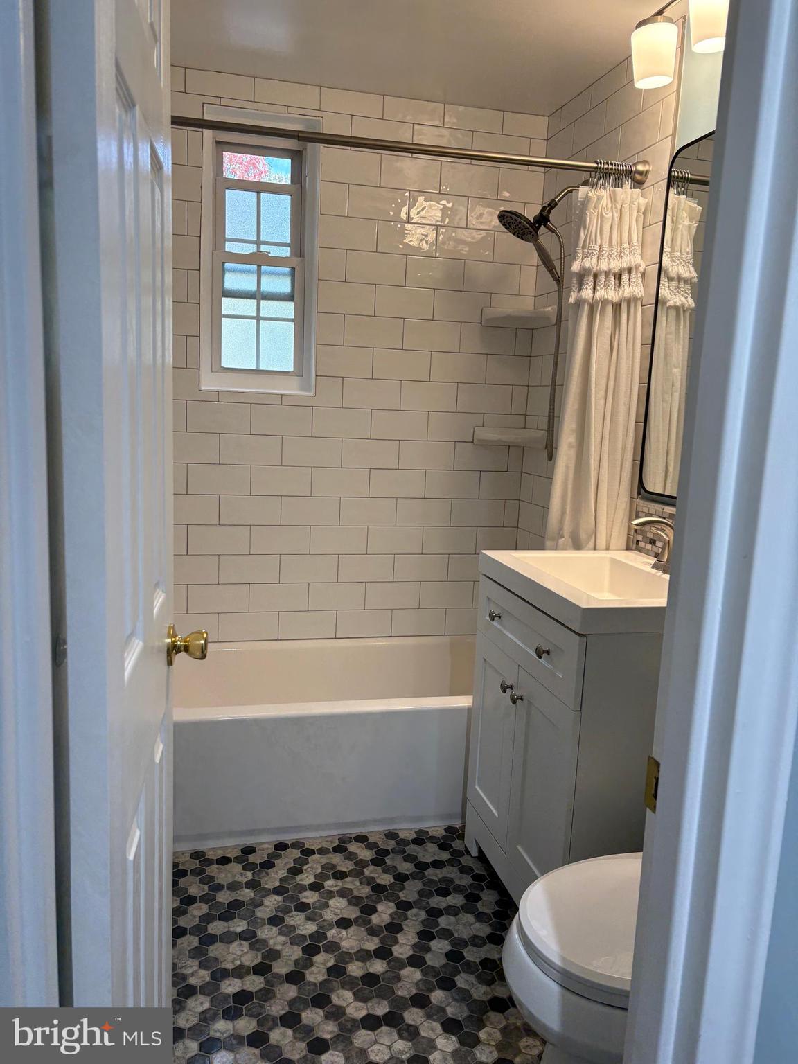 206 North George Mason Drive, Unit 1 Arlington, VA 22203 - Photo 27 of 28 a bathroom with a toilet a sink and a bathtub