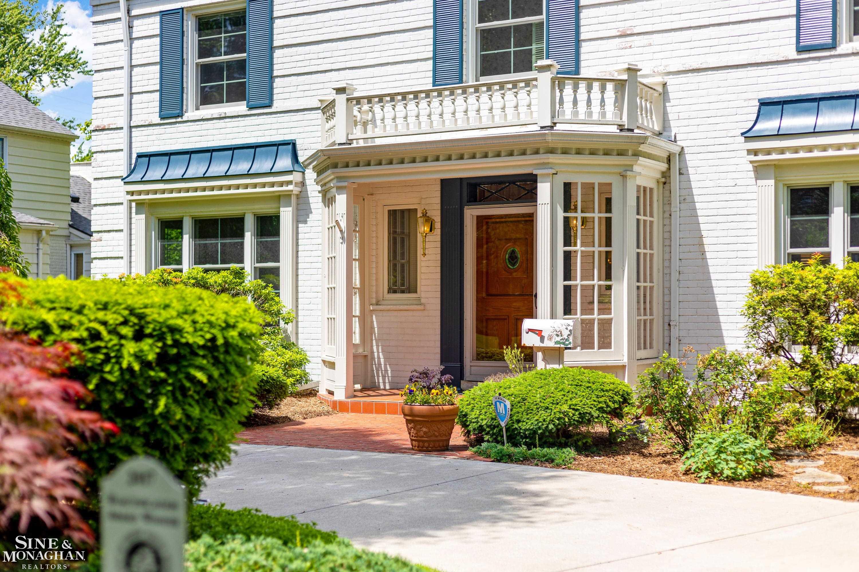 1380 Oxford Road Grosse Pointe Woods, MI 48236 - Photo 3 of 59