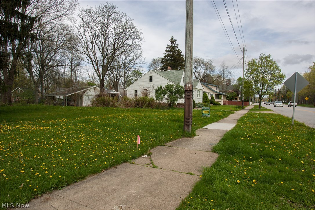 156 Prospect Road Berea, OH 44017 - Photo 3 of 5 156 Prospect Street, looking north.