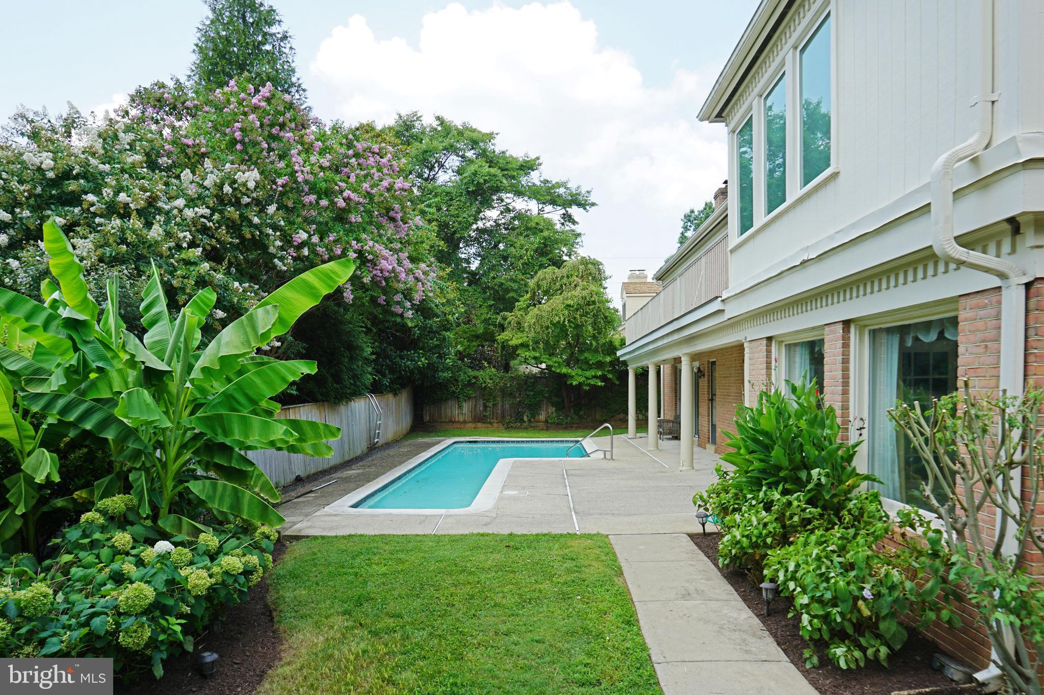 6209 Stoneham Lane McLean, VA 22101 - Photo 2 of 49 a front view of a house with garden