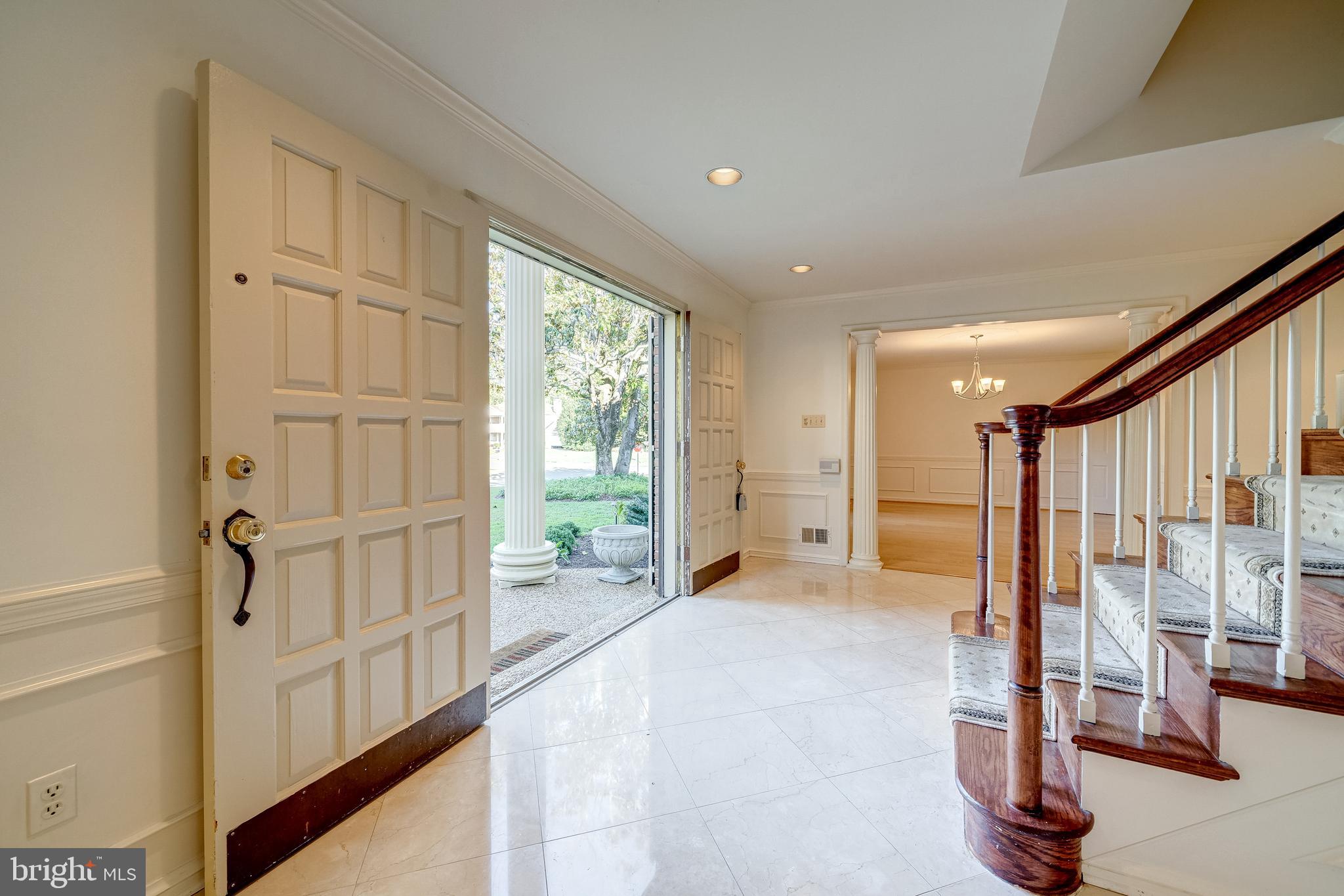 6209 Stoneham Lane McLean, VA 22101 - Photo 4 of 49