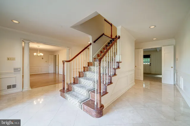 a view of entryway and hall